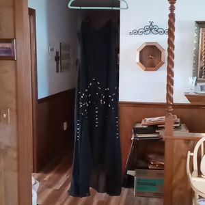 Night way black dress
